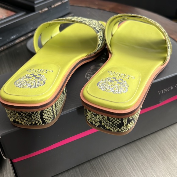 VINCE CAMUTO slides - Picture 3 of 4